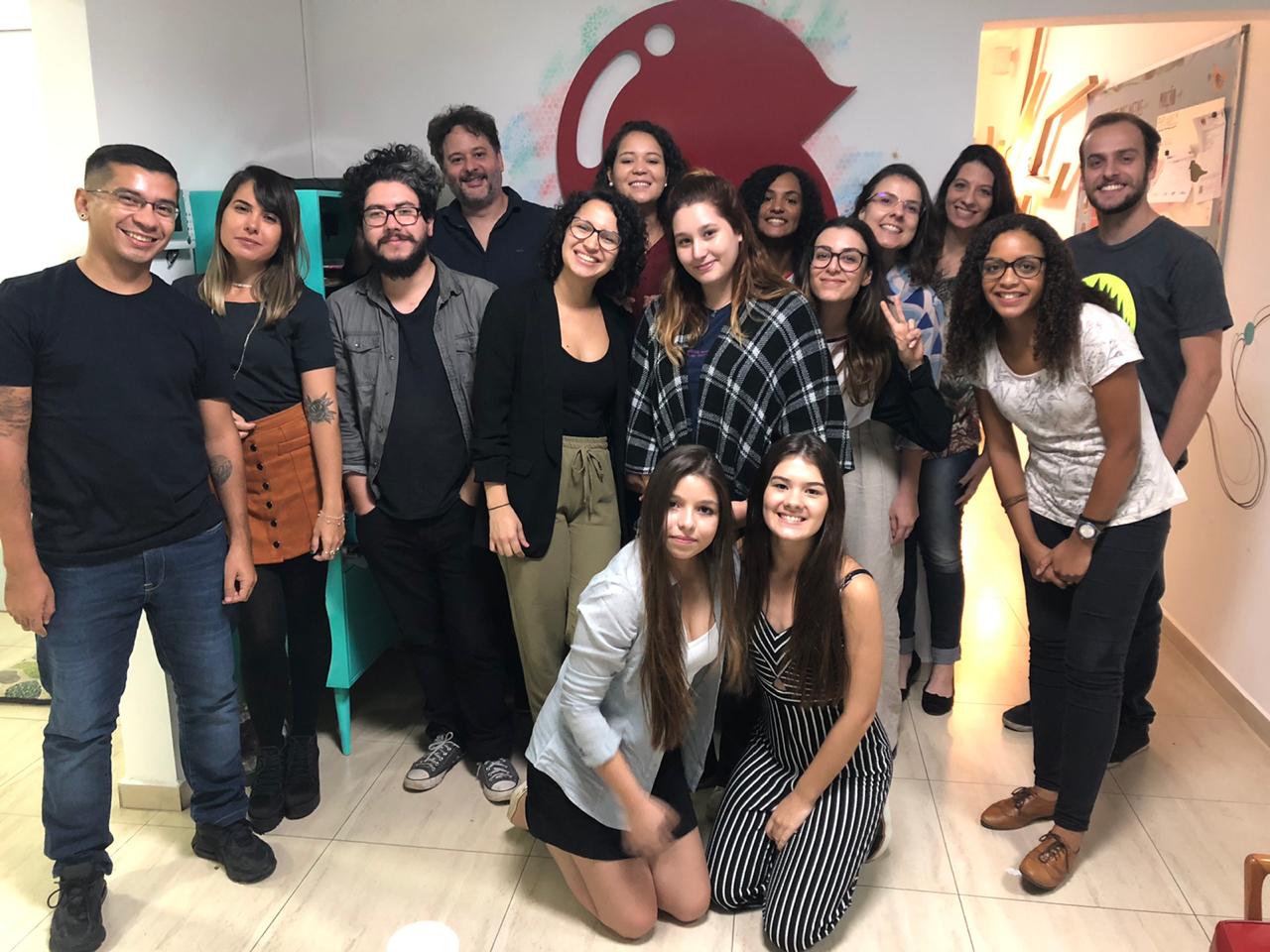 Equipe Sabiá com vencedores do Inova Jovem 2019 que participaram do summer job