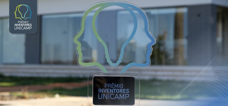 Os troféus do Prêmio tem o formato de um rosto humano. É transparente contornado com cores verde e azul em degradê. Na base está escrito de branco em fundo preto Prêmio Inventores da Unicamp.
